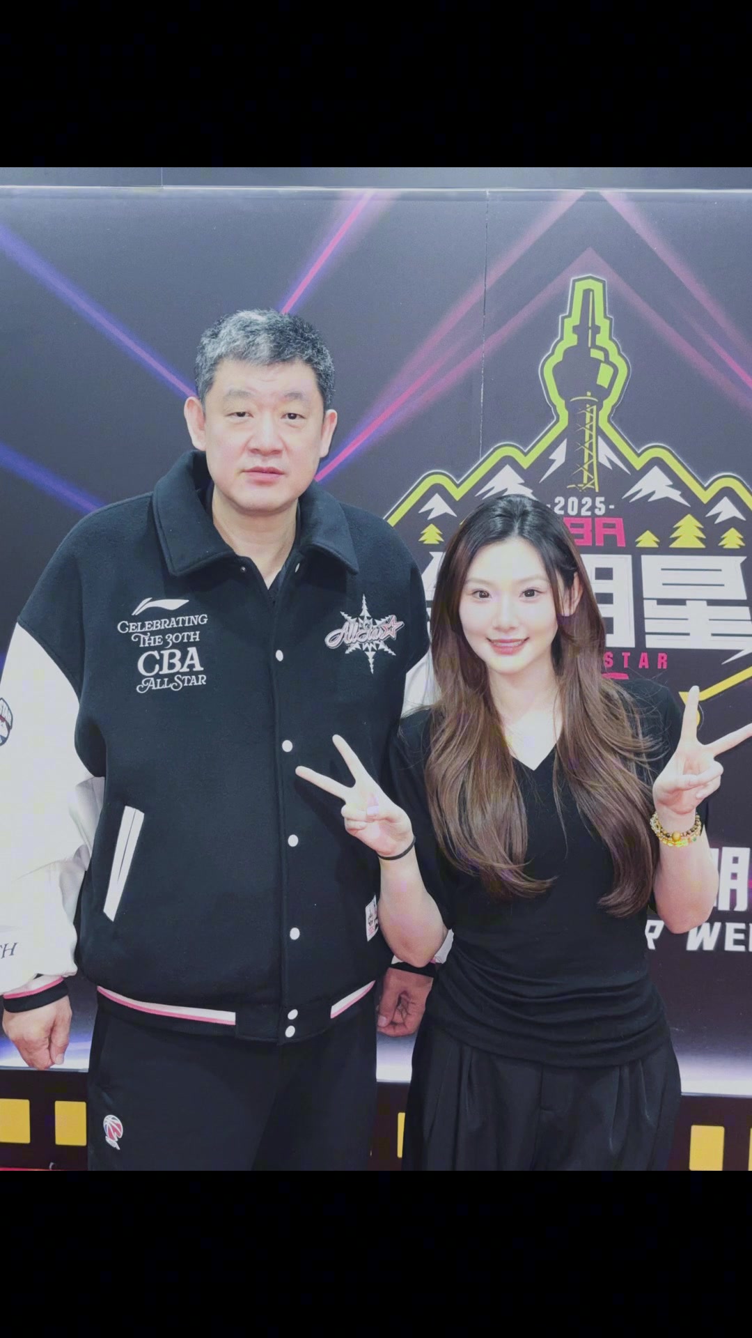  女大十八變！虎王孫軍女兒曬和虎王合影：原來真的一眨眼就長大了