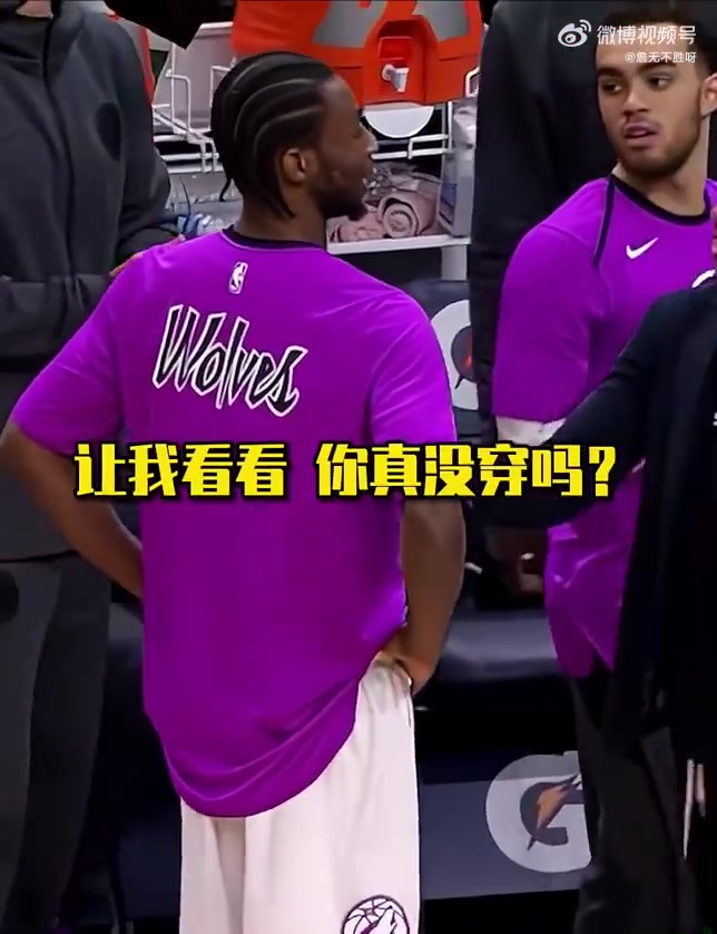  把大家整不會了！維金斯準(zhǔn)備上場，卻發(fā)現(xiàn)自己沒穿球衣