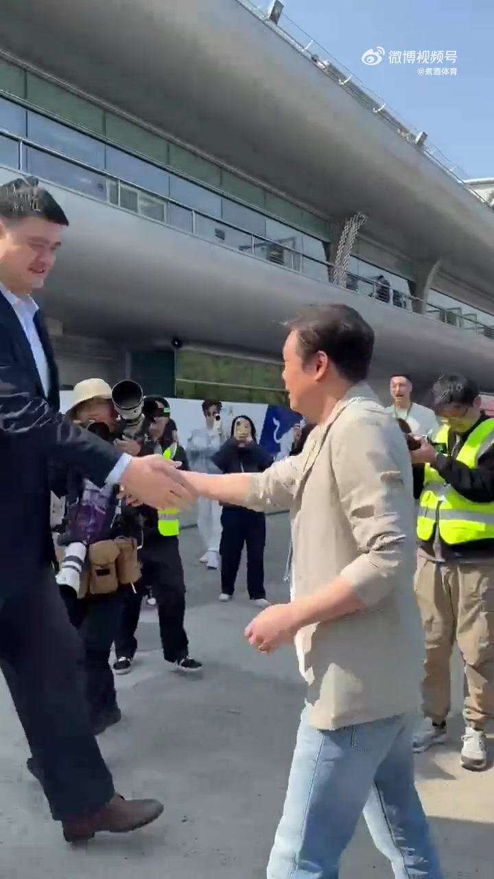  范志毅和姚明在F1中國(guó)大獎(jiǎng)賽相遇！
